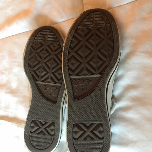 Women’s Converse - Picture 4 of 4